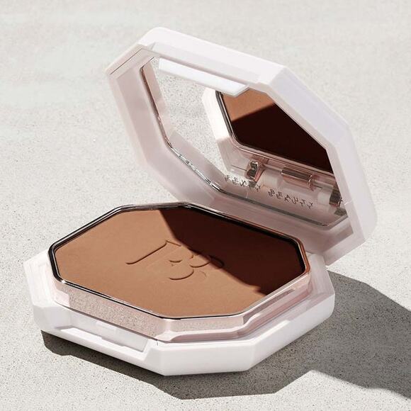 Fenty Beauty Pro Filt’r Soft Matte Powder Foundation 9.1g/0.32Oz - Picture 1 of 4